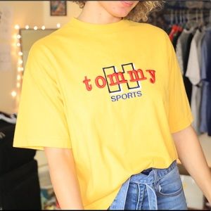 VINTAGE TOMMY HILFIGER EMBROIDERED Tee. Size M